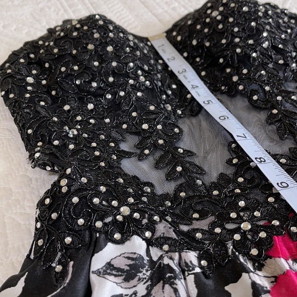 Blondie Nites by Stacy Sklar Prom Dress Size 1 - Picture 14 of 17